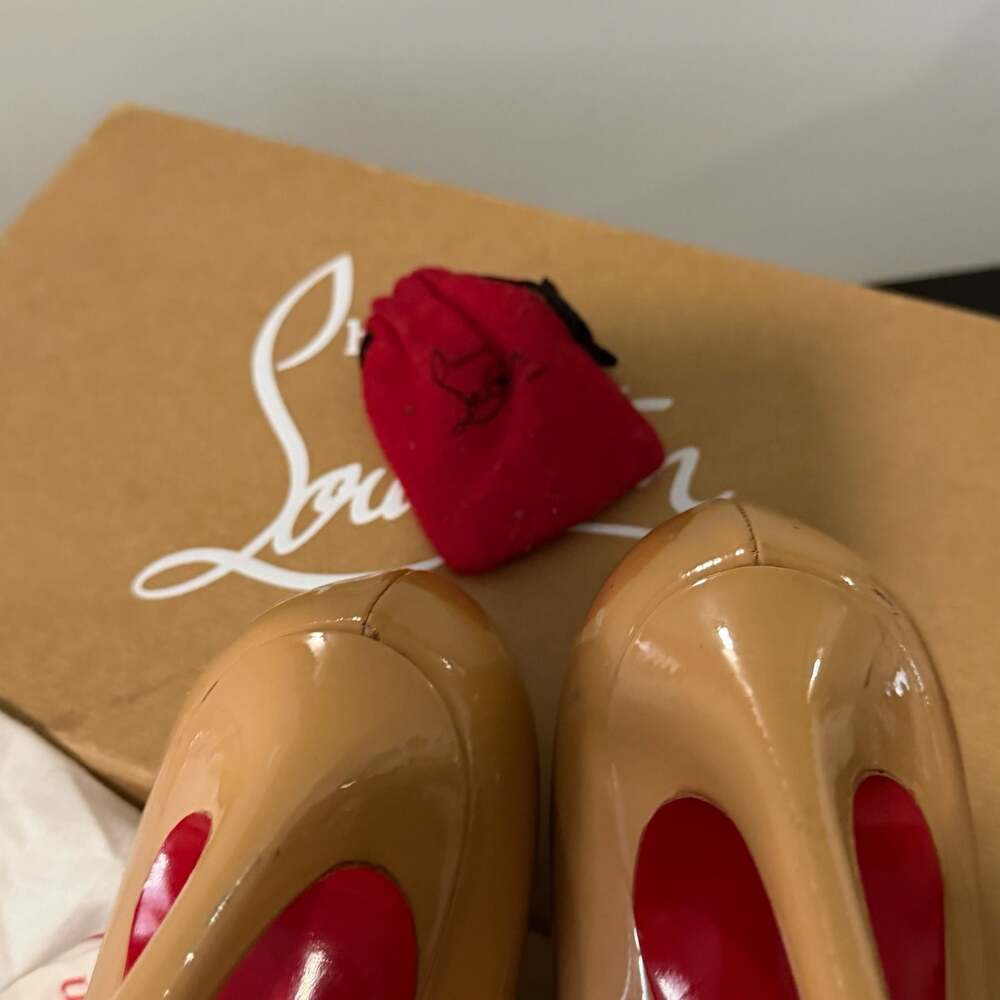 Christian Louboutin Nude Patent Leather Simple Pump Heels Size 38 - Picture 10 of 11